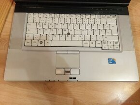 predám nefunkčný notebook Fujitsu celsius H700 - 3