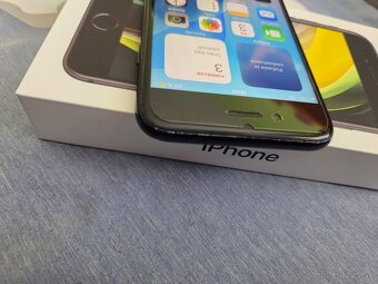 Iphone se 2020 64gb čierny v dobrom stave na displeji bolo s - 3