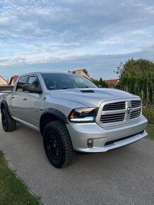 Predám Dodge RAM 1500 5.7 HEMI BIGHORN - 3