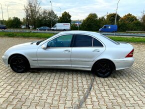 Predám vymenim mercedes C220 CDI rok 2005 - 3