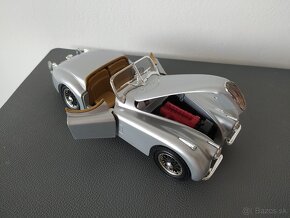 Jaguár xk120 1:18 - 3