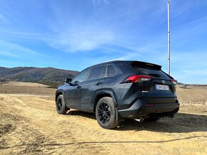 Predám Toyota RAV4 Hybrid AWD Black edition - 3