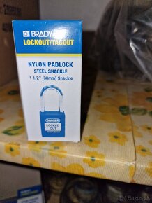 Visiaci zámok - BRADY Nylon Padlock (38mm) - červený - 3