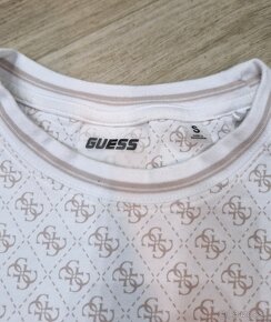 Guess bielo bezovy logovany crop top S - 3