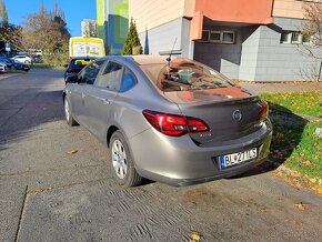 Opel Astra sedan 1,6 Diesel r.2016 - 3