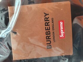 Supreme x Burberry Box Logo Hoodie - 3