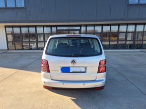 Predám Volkswagen Touran Faclieft 1.9 TDI 77kw M6 r.v.2009 - 3