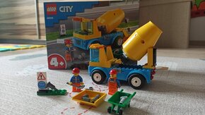 Lego city 60325 Nákladiak s miešačkou na cement - 3