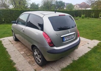 Lancia ypsilon 1.2 - 3