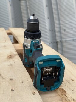 Makita DGA513 - 3