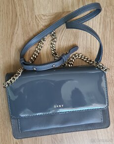 DKNY Malá kožená kabelka crossbody - 3