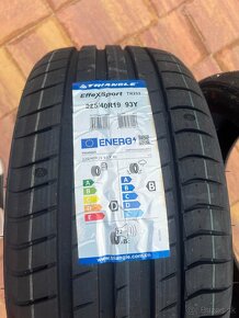 225/40R19 93Y TRIANGLE EFFEXSPORT TH202 - 3