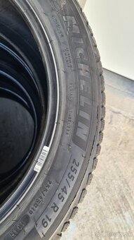 Predám celoročné pneu MICHELIN  235/50 a 255/45 a R19 104 H - 3