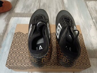 kopacky umbro vel. 40 nove - 3