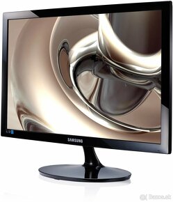 Predam LCD monitor 24" Samsung S24D330H - 3