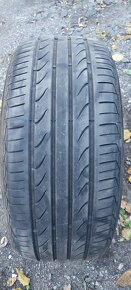 235/55 R17" Pneu - 3