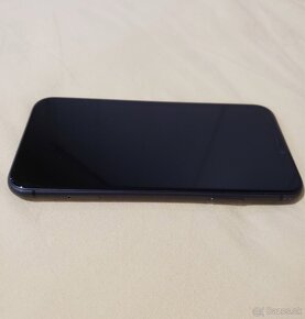 iPhone 11 BLACK - 128GB - 3