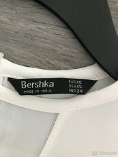 Biely top znacky Bershka velkost XS - 3