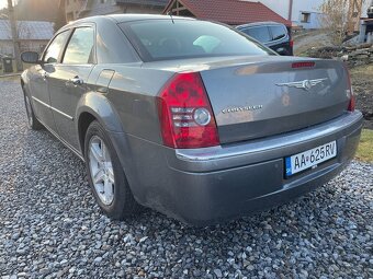 Chrysler 300C 2,7 benzín automat 130kw - 3