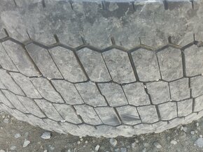 Predám 245/70 R17,5 Kama - 3