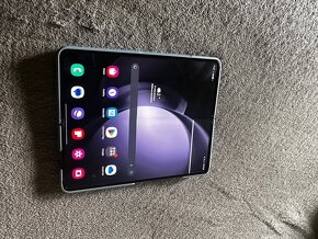 Predám Samsung Galaxy Fold 5 - bodka a čiara na displayi - 3