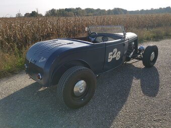 1932 Ford Roadster Hot Rod - 3