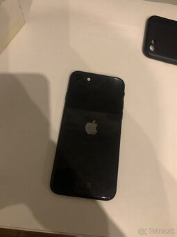 iPhone SE 2020 - 3