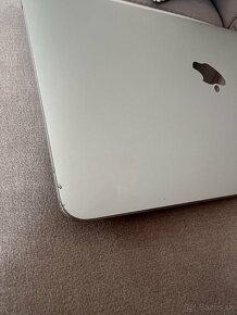 Predám Macbook air 2019 i5 8gb 256gb SSD - 3