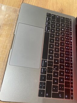 Apple Macbook Pro 2017 - 3