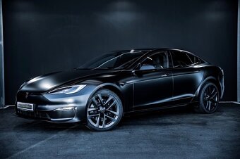 Tesla Model S PLAID - Yoke - Satin Black - 3