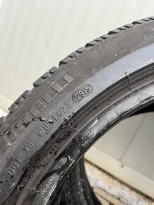 ZIMNÉ PIRELLI 20€ 2ks 235/45R18 - 3