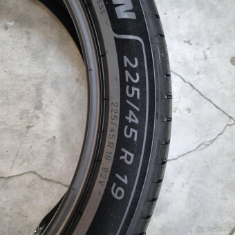 Letné pneumatiky 225/45 R19 MICHELIN DOT3424 - 3