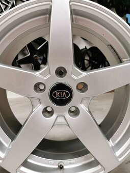 Kia R17 5x114,3 alu disky - 3