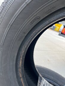 Predám zimné gumi 235/65r16C - 3