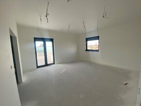 PENTHOUSE v Nových Zámkoch s veľkou terasou - 3