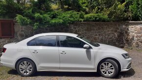 Volkswagen Jetta 2.0 TDI BlueMotion - 3