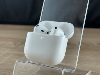 NOVÉ Apple AirPods 4 - 3