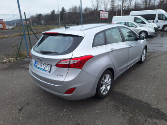 Hyundai i30 CW 1.6i CRDi HP 16V DOHC Style - 3