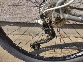 {09}  Horský bicykel Focus Black Forest 29r 2.0 (2013) - 3