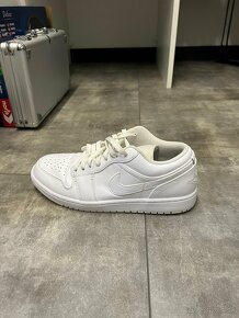 Jordan 1 Low Triple White - 3