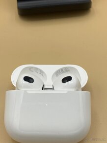 Apple AirPods 3 s Lightning púzdrom - skvelý stav - 3