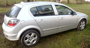 Opel Astra H 1,4 benz. 66kW ECOTEC - na diely - 3