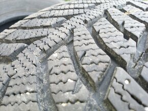 Predám zimné gumy 215/60 R16 - 3