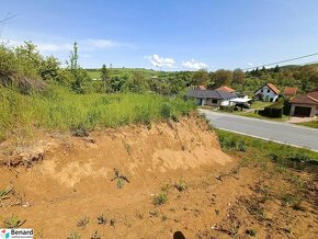 NA PREDAJ POZEMOK-VYDUMANEC, 1570 M2, VHODNÝ NA VÝSTAVBU RD. - 3