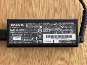 Predám nabíjací adaptér Sony | 45W 19.5V 2.3A | VGP-AC19V67 - 3