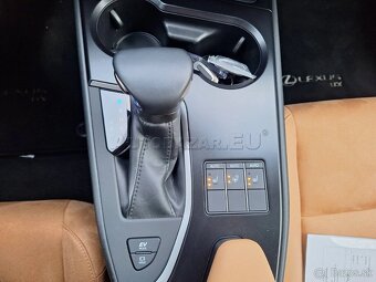 Lexus UX 250H Business Tech - 3