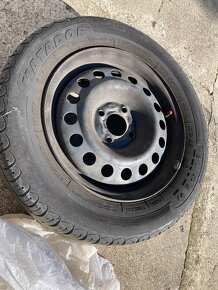 195/60 r14 predám aj s diskami na renault - 3