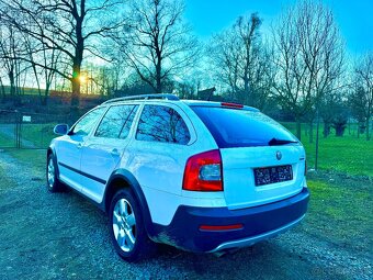 Škoda Octavia Scout 2.0 TDI TAŽNĚ VÝHŘEV XENONY SENZORY - 3