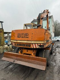 Kolový bagr Liebherr 902 - 3