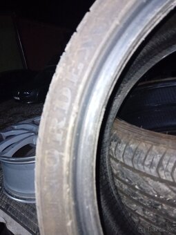 Nove letne 235/35 r19 - 3